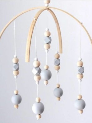 Leseni vrtiljak za nad otroško posteljico - Moder